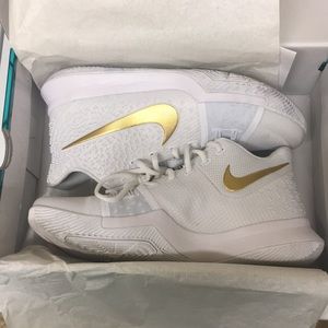 Nike Kyrie 3 "Finals"